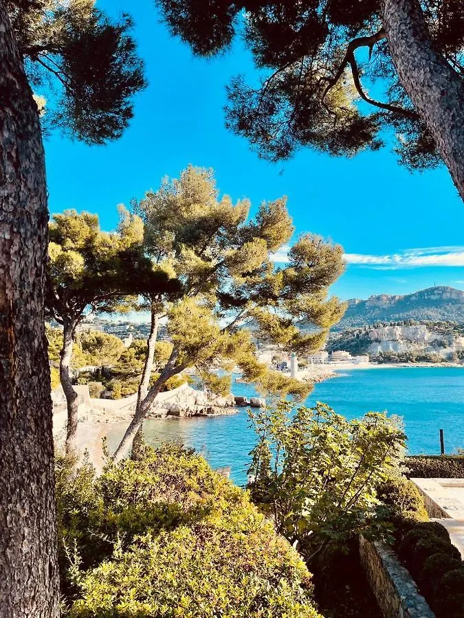 Au Bord De L'Eau Studio Climatise Avec Terrasse Et Vue Mer A 40M De La Plage Cassis