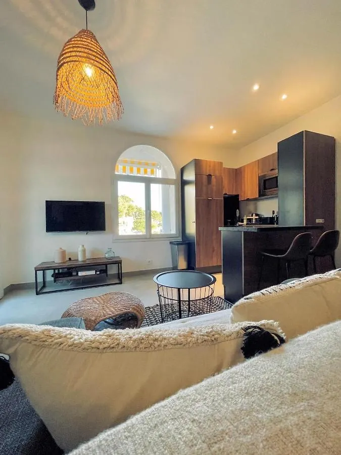 Apartment Au Bord De L'Eau Studio Climatise Avec Terrasse Et Vue Mer A 40M De La Plage Cassis Frankreich