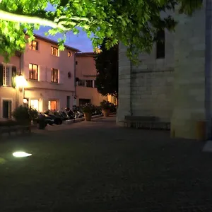 Le Petit Clocher De Apartment